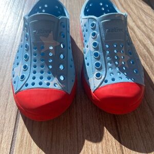 Native Kids Water Shoes Jefferson Slip-On in Light Blue and Red